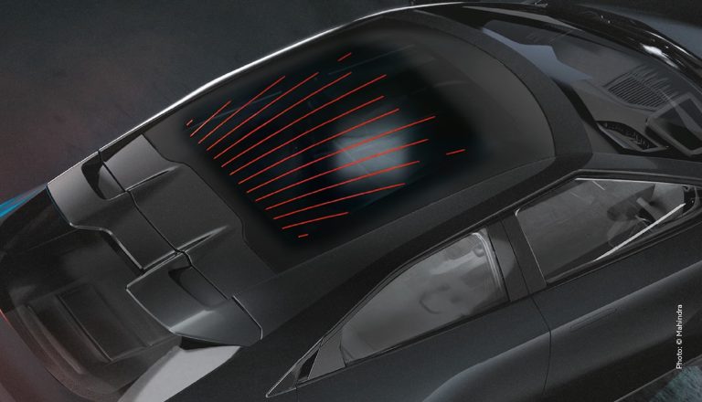Kuraray présente un toit panoramique automobile éclairé en couleur avec le film Trosifol® SkyViera®